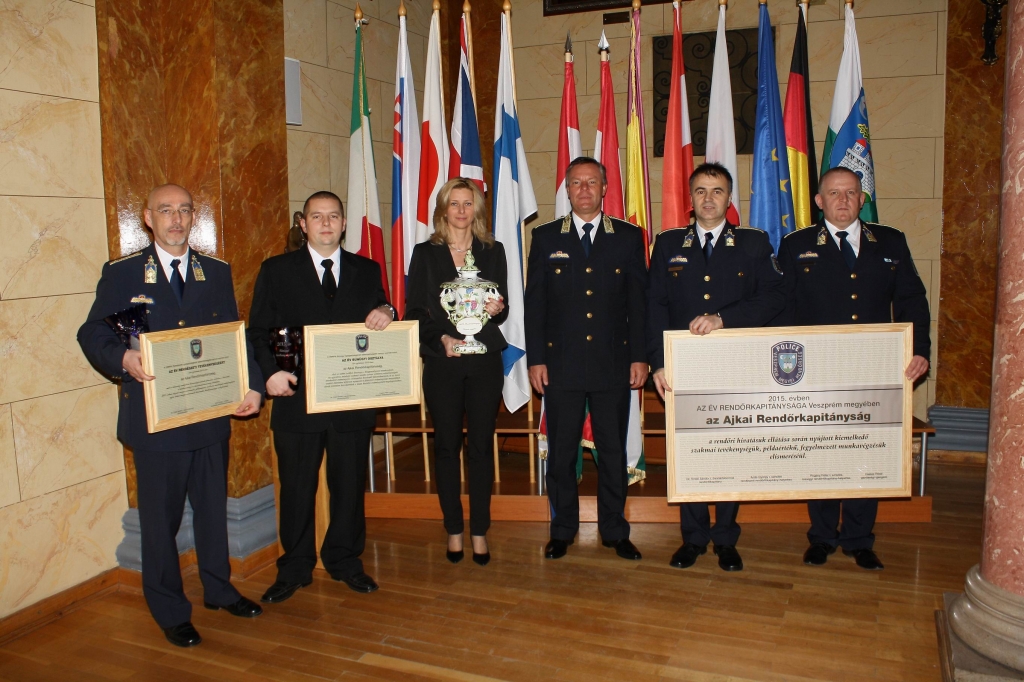 Loránd György r. alezredes Rendészeti Osztályvezető, Süveges Róbert r. őrnagy Bűnügyi Osztályvezető, Takácsné Pósa Anita r. alezredes Hivatalvezető, Dr. Töreki Sándor r. dandártábornok megyei Rendőrfőkapitány, Szoboszlai Tibor r. alezredes Rendőrkapitány, Bakos András r. alezredes Őrsparancsnok