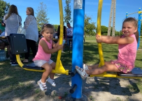 Átadták Devecser új játszóterét és fitneszparkját