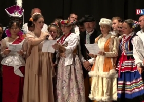 Nemzeti dal 5 nyelven hangzott el Devecserben a Nemzetek Kulturális Fesztiválján