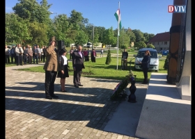 A HŐSÖKRE emlékeztek Devecserben