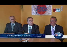 Dr.  Kovács Zoltán területi közigazgatásért felelős államtitkár sajtótájékoztatója Devecserben